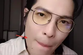 被吐槽“像舔富婆的牛郎”！萧敬腾为干妈向太录视频抿嘴舔唇引发“妈咪”梗，本人回应：适度玩梗，杜绝造谣图片