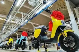 五菱电动车强势上市，电池不用买，售价1899，锂电两种规格选择图片