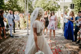 新娘要拔光牙齿，英国的这种老习俗居然是为了省钱图片