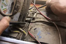 夏天用这三种方法保养电动车的电瓶，电瓶不发热不鼓包寿命延长图片