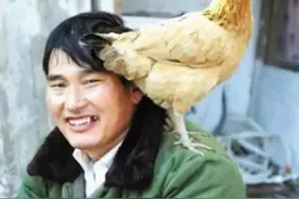 “大衣哥”朱之文情史录，单车驮回二婚的贤妻，儿子让他闹心图片
