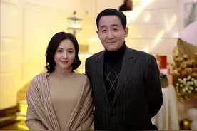 《我爱我家》志新哥哥与小晴表妹重逢，28年后，陶慧敏与梁天同框图片