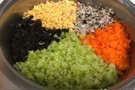 夏天用这菜包饺子，鲜嫩多汁，脆嫩爽口，一口一个好吃地停不下来图片