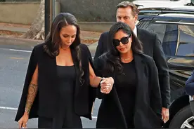 科比妻子再次出庭！穿一身黑色还是很显壮，快200斤的体重太胖了图片