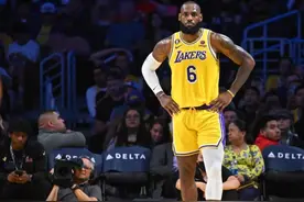 詹姆斯还是你狠，赛季第1场，就创造75年独一无二纪录图片