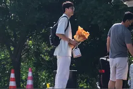 CBA劲爆消息？赵睿顶薪续约被女球迷围堵内幕？赵睿广东赚了多钱图片