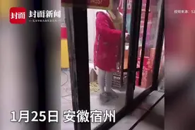 （视频）@太原人，超有爱！女孩回家过年给妈妈惊喜：伪装成顾客光临自家超市买鸡蛋图片