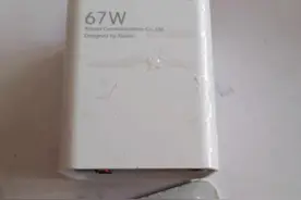 网购“小米”67W充电器翻车，拆开里面塞满了配重块，假货太猖獗图片