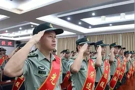 军官和军士的退役时间，今后有可能统一，是不是还能每月多几千块图片