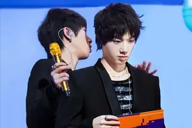 央视不再给华晨宇“留面子”，时代抛弃你的时候，连招呼都不会打图片