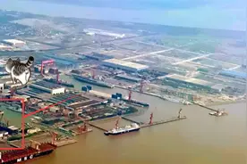 上海江南造船厂里，就在新航母的旁边，又给了我们新的惊喜？图片