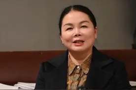 2024我们说丨重庆市人大代表王延容：推动自我变革，实现产业数字化，数字产业化图片