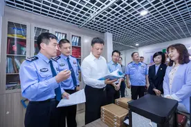 上官福令同志调研城区综合执法体制改革和社区民警专职化工作图片