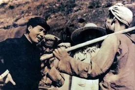 炊事班战士被抓，老班长怒砸中央监狱，毛主席却说“砸得好”图片