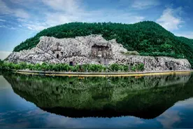 从这尊大佛的脸上真能看出武则天的面貌吗？图片