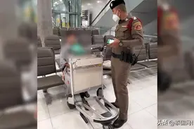 一女子泰国素万那普机场吃住近2月，称等待母亲接她回家图片