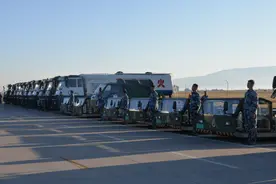 点火，起步！军车驾驶员正式上岗图片