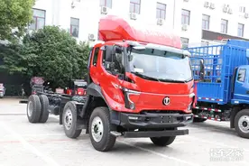 核载超17吨，自带卧铺折叠大床，三轴飞碟W7载货车更挣钱图片