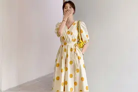 腰粗、胯宽的女人，夏天多穿这3款裙子，遮肉显瘦又气质图片