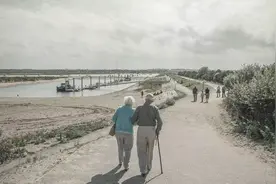 丈夫在ICU被妻子“拔管”，只因他做错了一件事：活该，这是报应图片