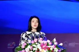 中国4大“富婆”：身价都不菲，一个40岁单身，一个是中国女首富图片