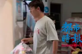 大三男生买100包卫生巾支援涿州，当事人：考虑食物已经够了，就想到卫生巾，非常重要但又容易被忽略图片