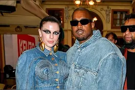 坎爷和新欢分手！茱莉亚穿蓝色面包服出街心情大好，才恋爱一个月图片