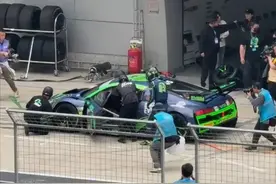 王一博因赛车故障退赛图片