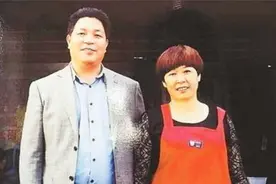 1993年，浙江女孩送乞丐30元路费，20年后乞丐拿百万支票报答恩情图片