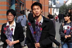 心理学家：大龄剩男未来的日子，或许比大龄剩女更凄惨图片