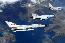 歼8战斗机有多长？与歼10同框才明白，它为何会称之为空中美男子图片