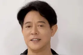 59岁李连杰露面难认出！模样大变疑整容，脖子肿大疑似甲亢复发图片