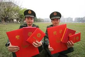 想考军校，指挥类专业和非指挥类专业区别知道吗？毕业差别很大图片