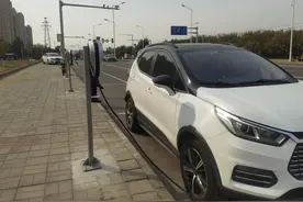 停在路边就能给车充电？顺义上新充电桩巧解“续航焦虑”图片