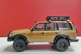 收车记-GCD1/64丰田LC80改装版与普通版对比，实力打手！图片