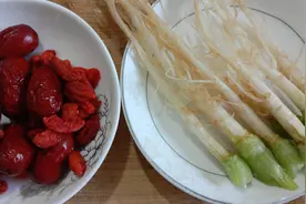 晚上“数羊”也睡不着，乡下老郎中告诉我，香菜根红枣枸杞煮水图片