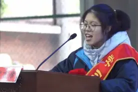 女版张锡峰！湖南一高三女孩激情演讲冲刺高考，网友却称不想共事图片