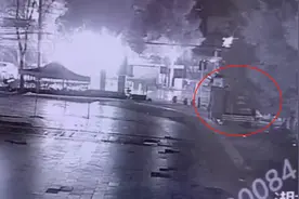 湖北男子嫌每天350元工资低，宁愿挨饿都不上班，盗窃报刊亭被抓图片