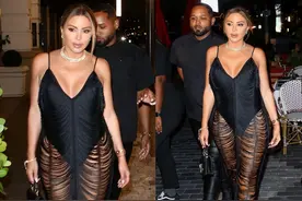 皮蓬前妻穿吊带裙出席晚宴，48岁仍韵味十足，加入成人行业受欢迎图片