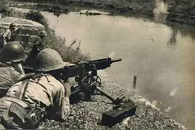 八路军高干被日军包围，连开三枪自杀未成功，伪军：我们救你出去图片