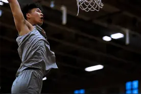 放弃职业当网红！吴勇豪首次回应：高位髌骨受伤，打不了职业联赛图片