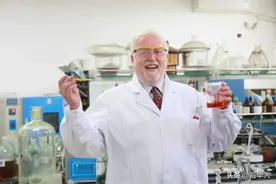 那个64岁的英国老头，坚持在中国“变魔术”11年，究竟为何？图片