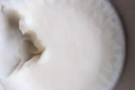 熬猪油时，不要只加盐！记住这1招，猪油又香又白，吃1年不坏图片