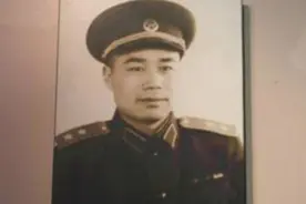 唯一的布衣将军，他当了14年兰州军区司令，离开时留下七千万元图片