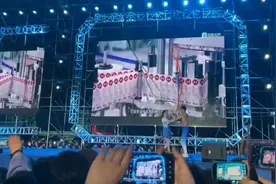 “女演员空中坠亡”因未系保险绳？业内：绸吊表演均无保险绳，安全靠两人相互信任图片