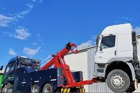 城管扣押挂车车厢后变卖，车主前去讨要车厢，城管竟说与自己无关图片