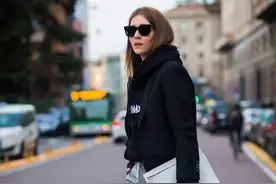 连帽卫衣别再单穿了，玩转“叠穿”更时髦，西装大衣都能搭图片