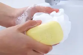 山东一女子用“硫磺皂”洗头，坚持半年后，出现了这4个变化图片