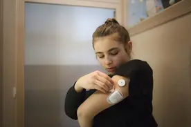 网友咨询：女儿上初二了，最近她很异样！像是在谈恋爱！怎么办？图片