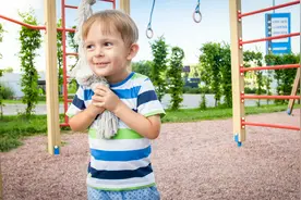 扭扭车会影响孩子骨骼发育？还能给娃玩吗？图片